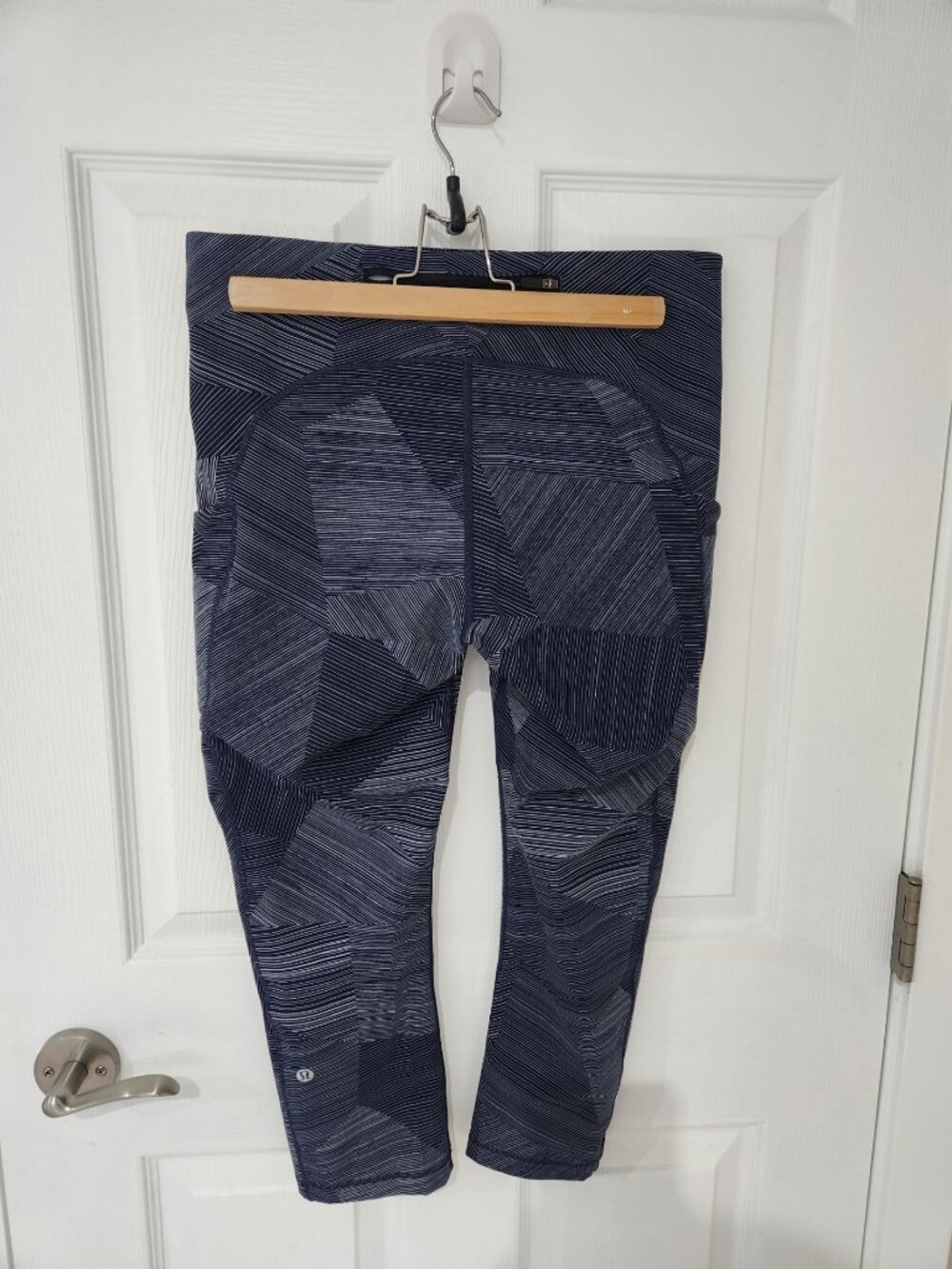 Cropped Navy Blue Patterned Lululemon Leggings - Size 10